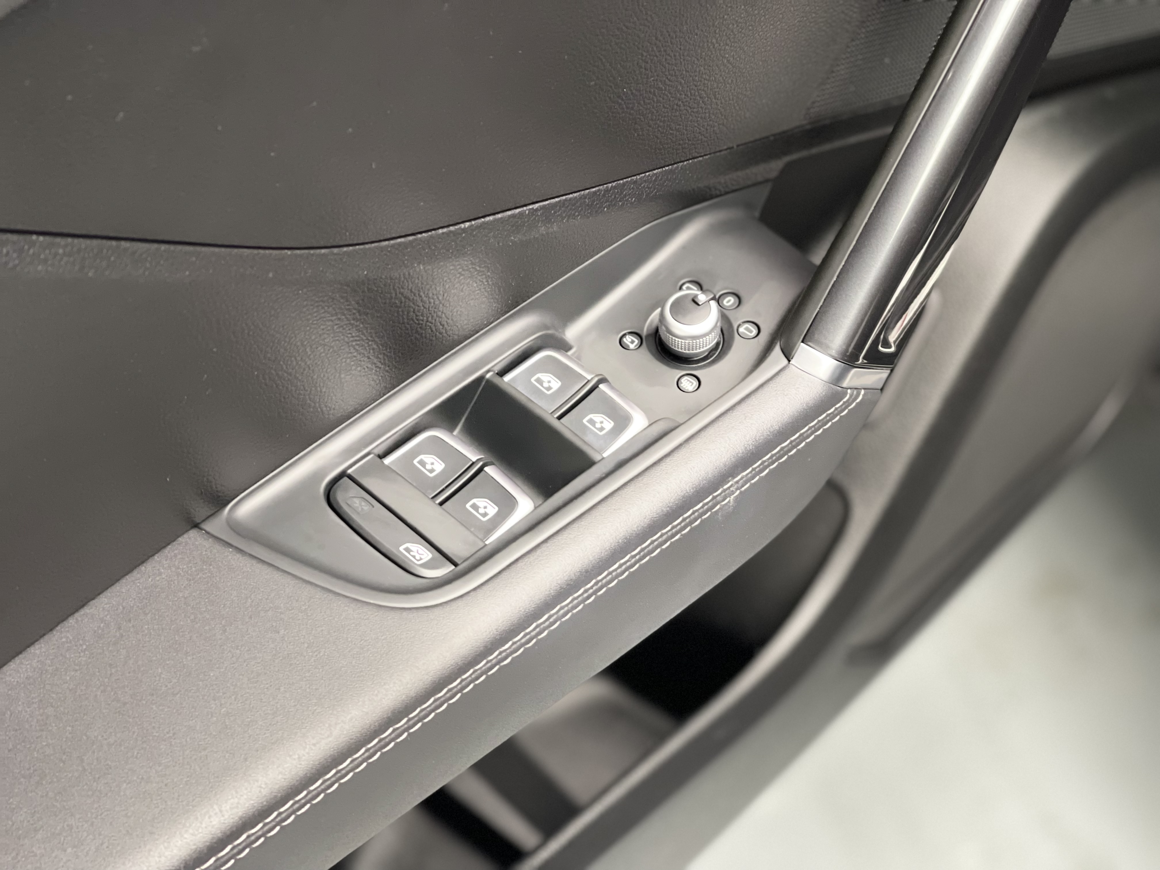 Q2L 2022 car image #26