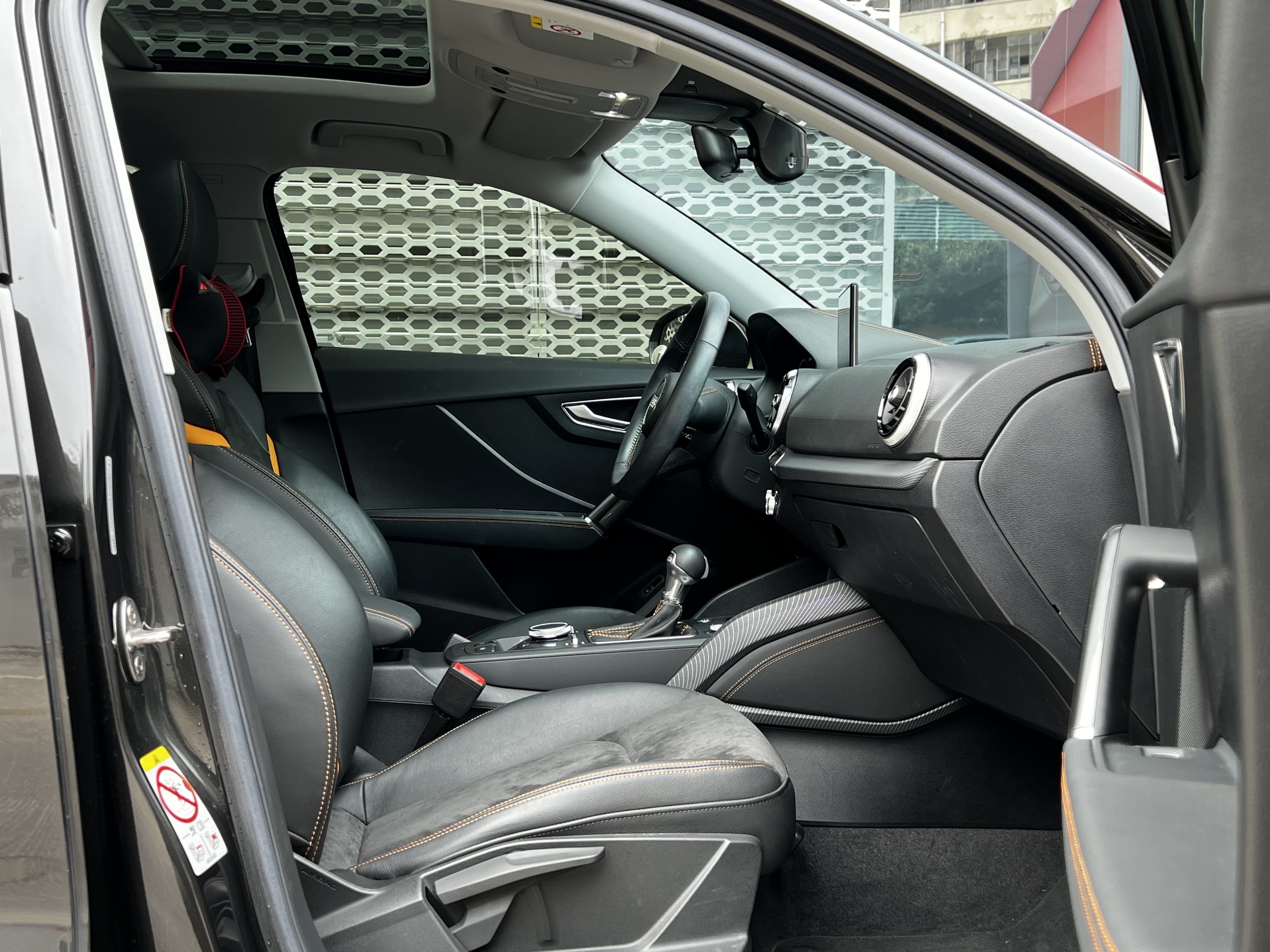 Audi Q2L e-tron 2022 immagine di auto #26