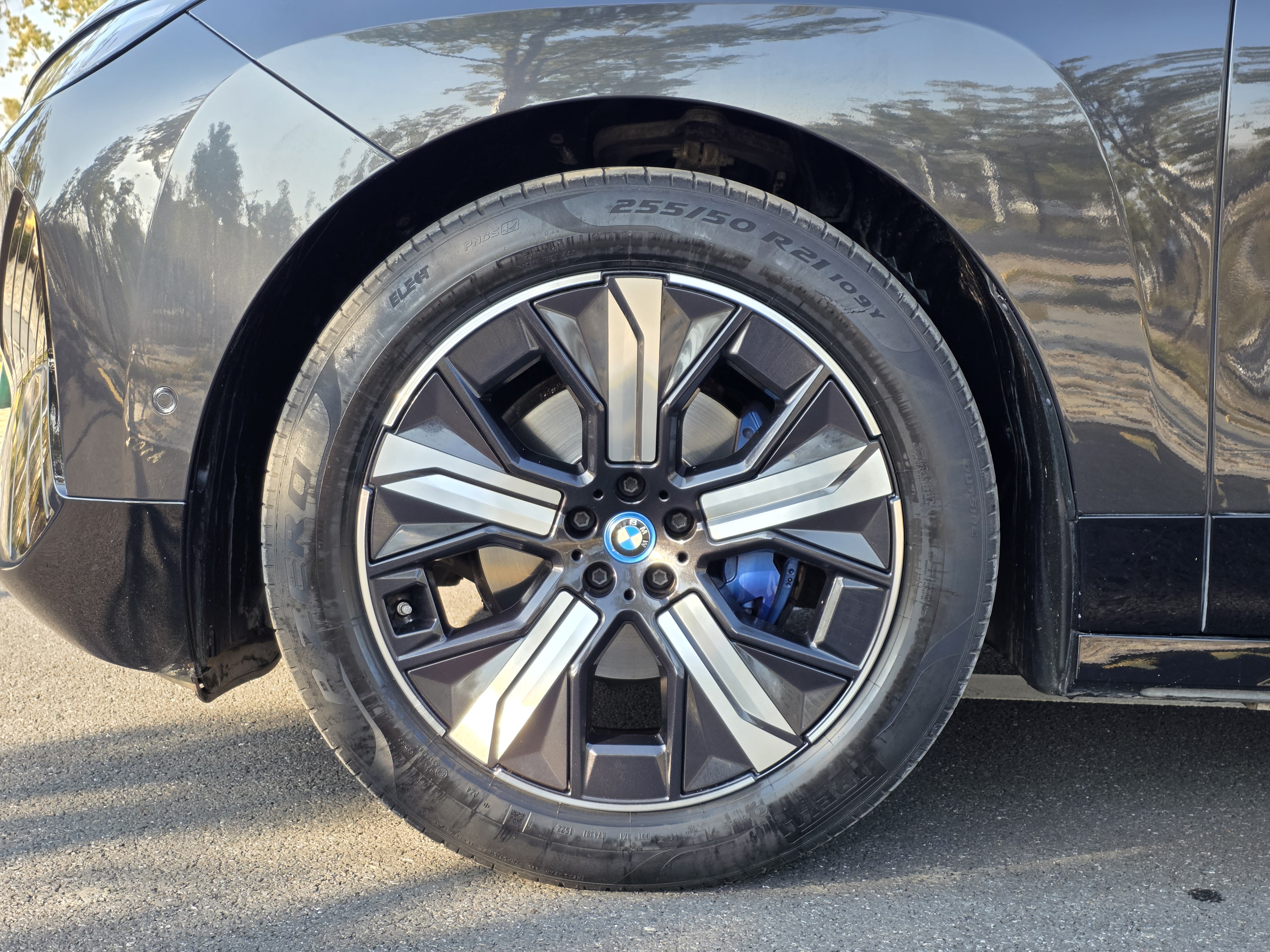 BMW iX 2022 car image #26