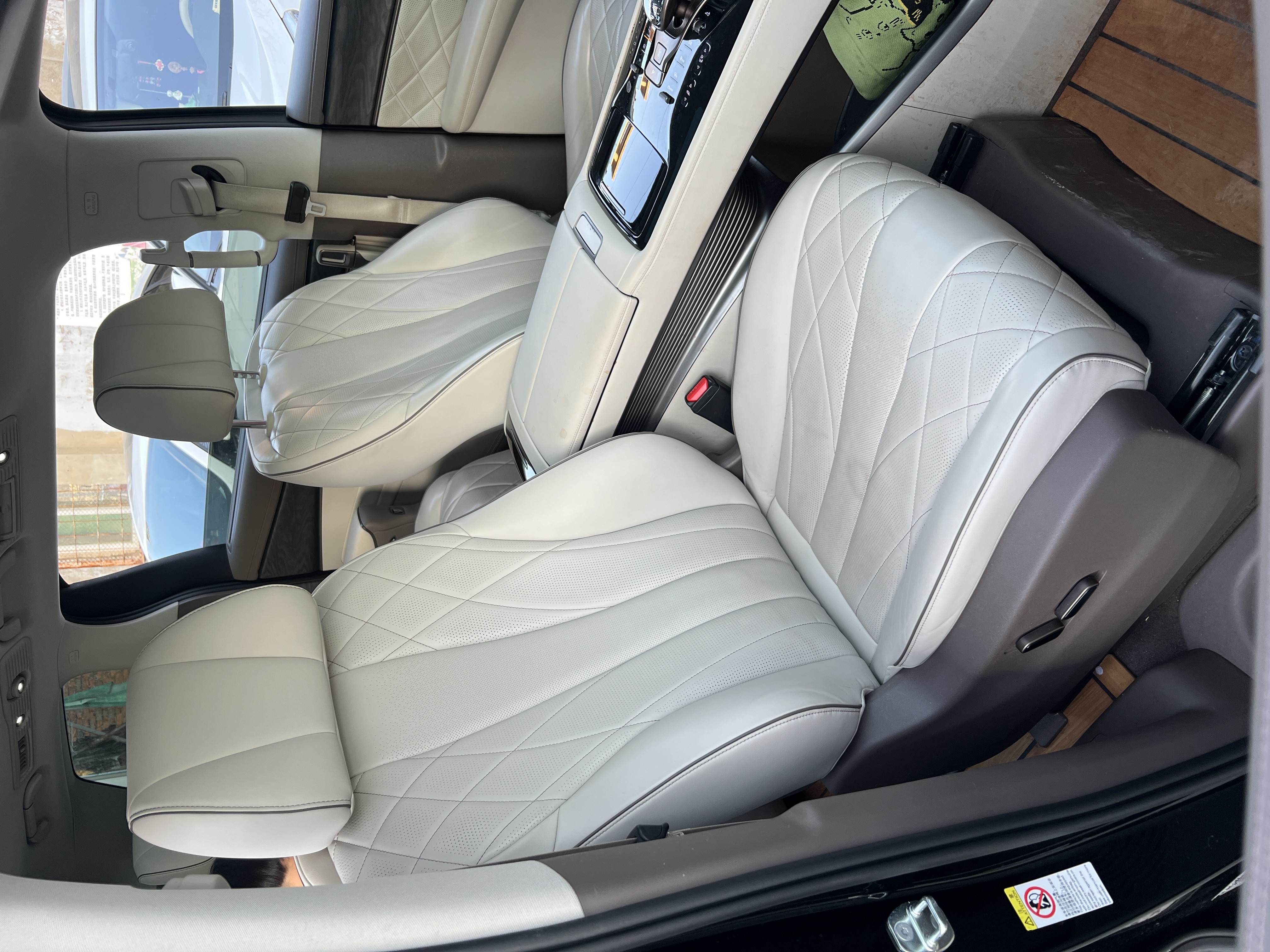 Denza D9 2023 صورة سيارة #26