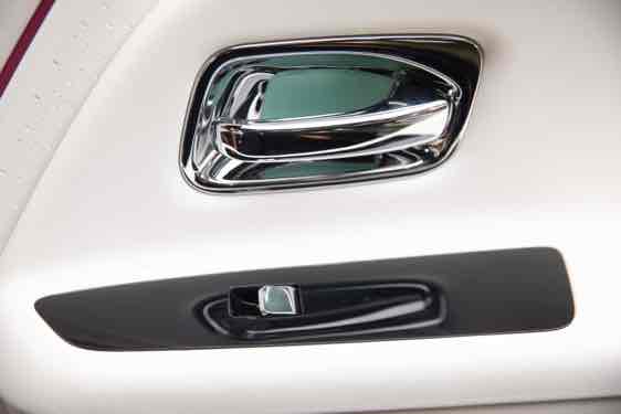 Rolls-Royce Spectre 2025 immagine di auto #26