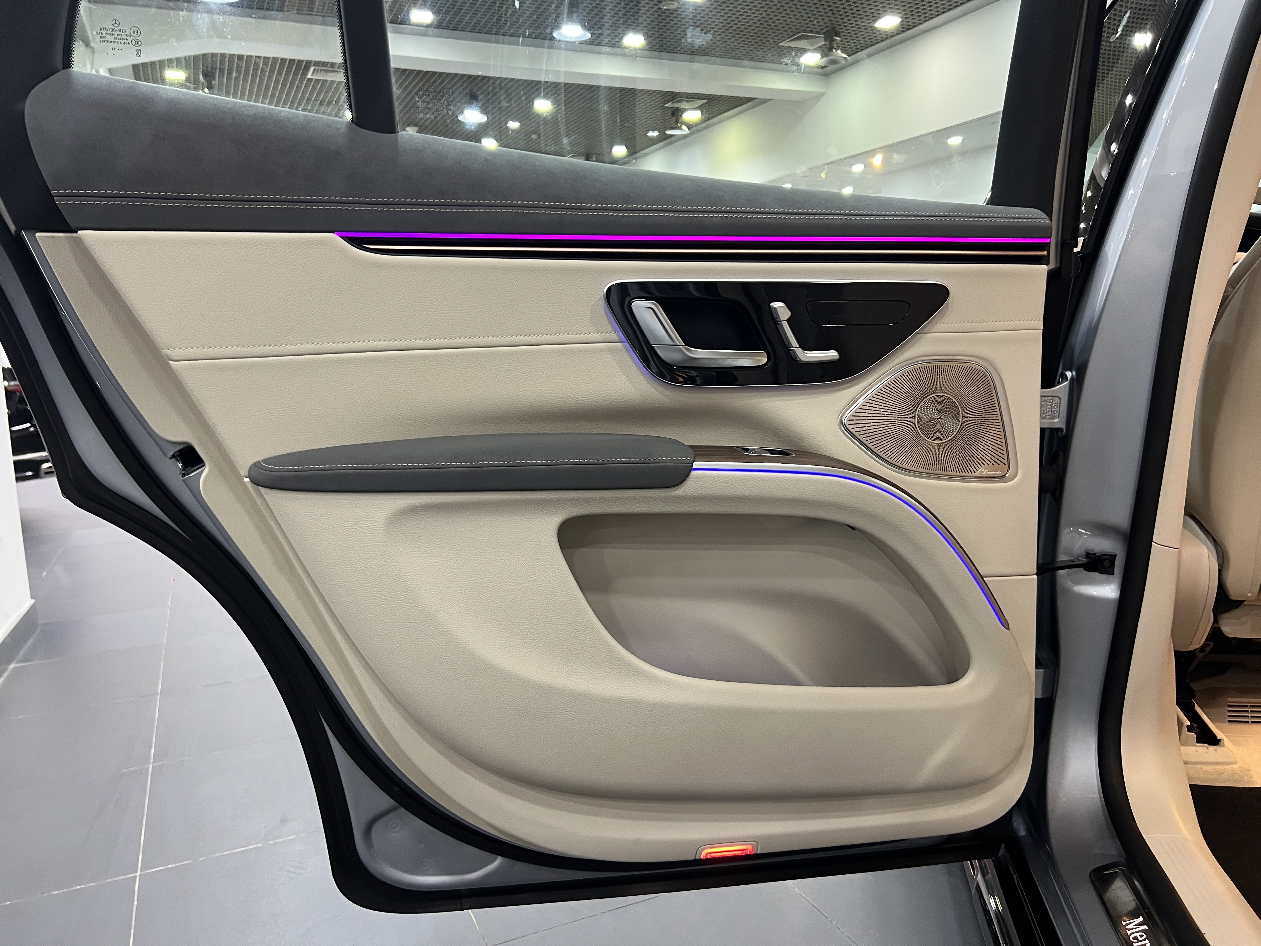 Mercedes-Benz EQS SUV 2023 car image #26