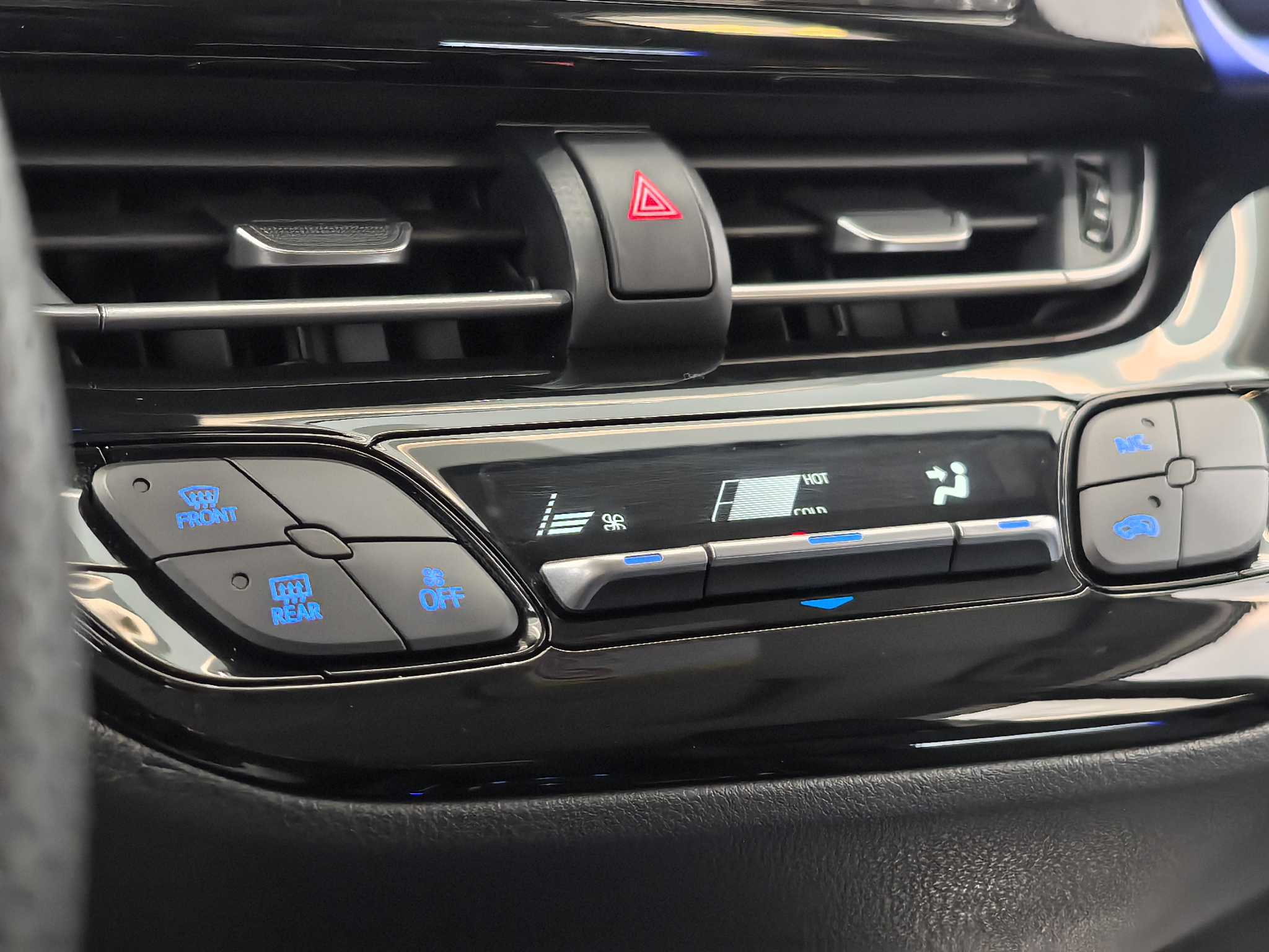 Toyota C-HR 2023 car image #26