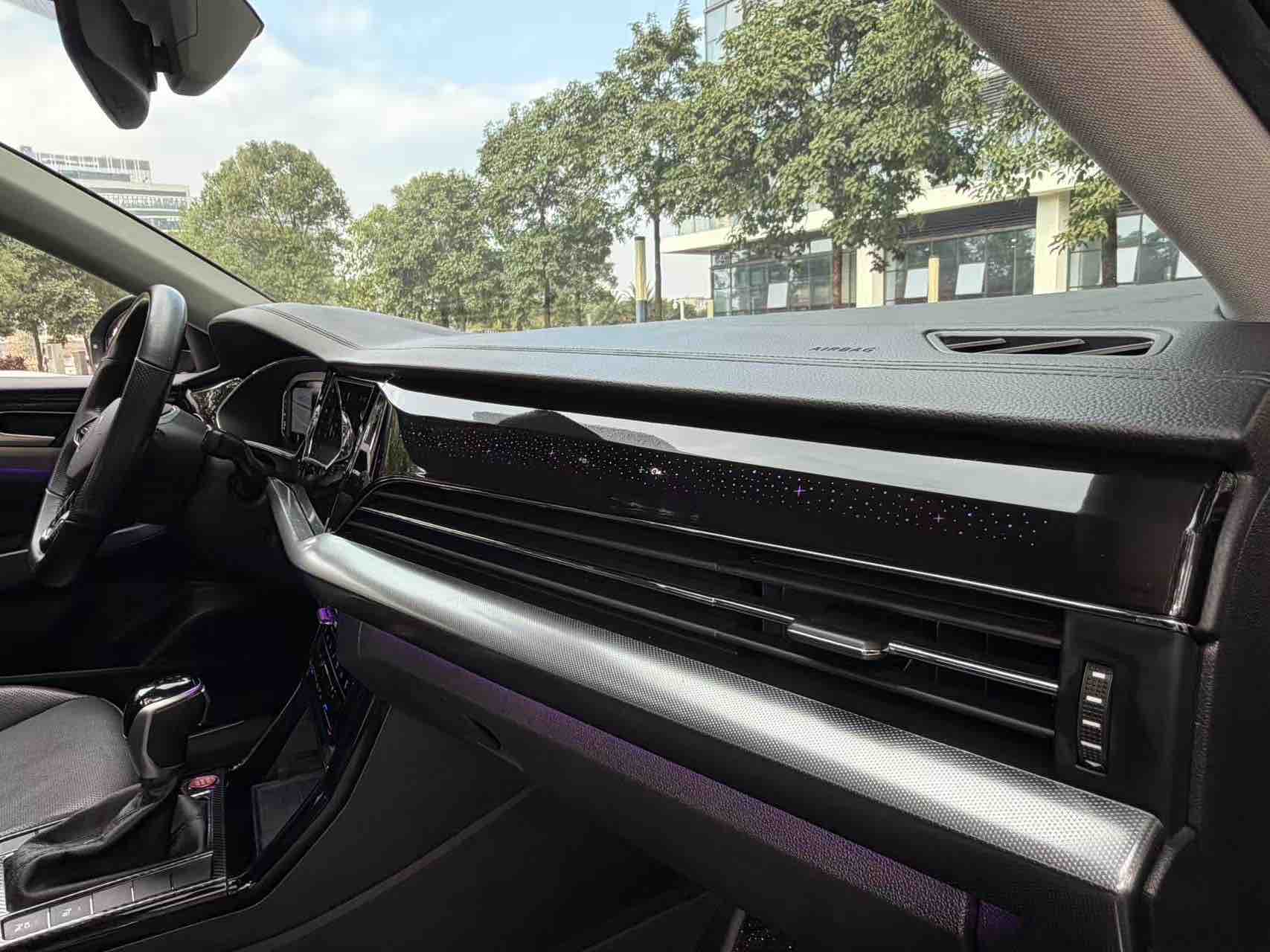 Volkswagen Passat 2023 car image #26
