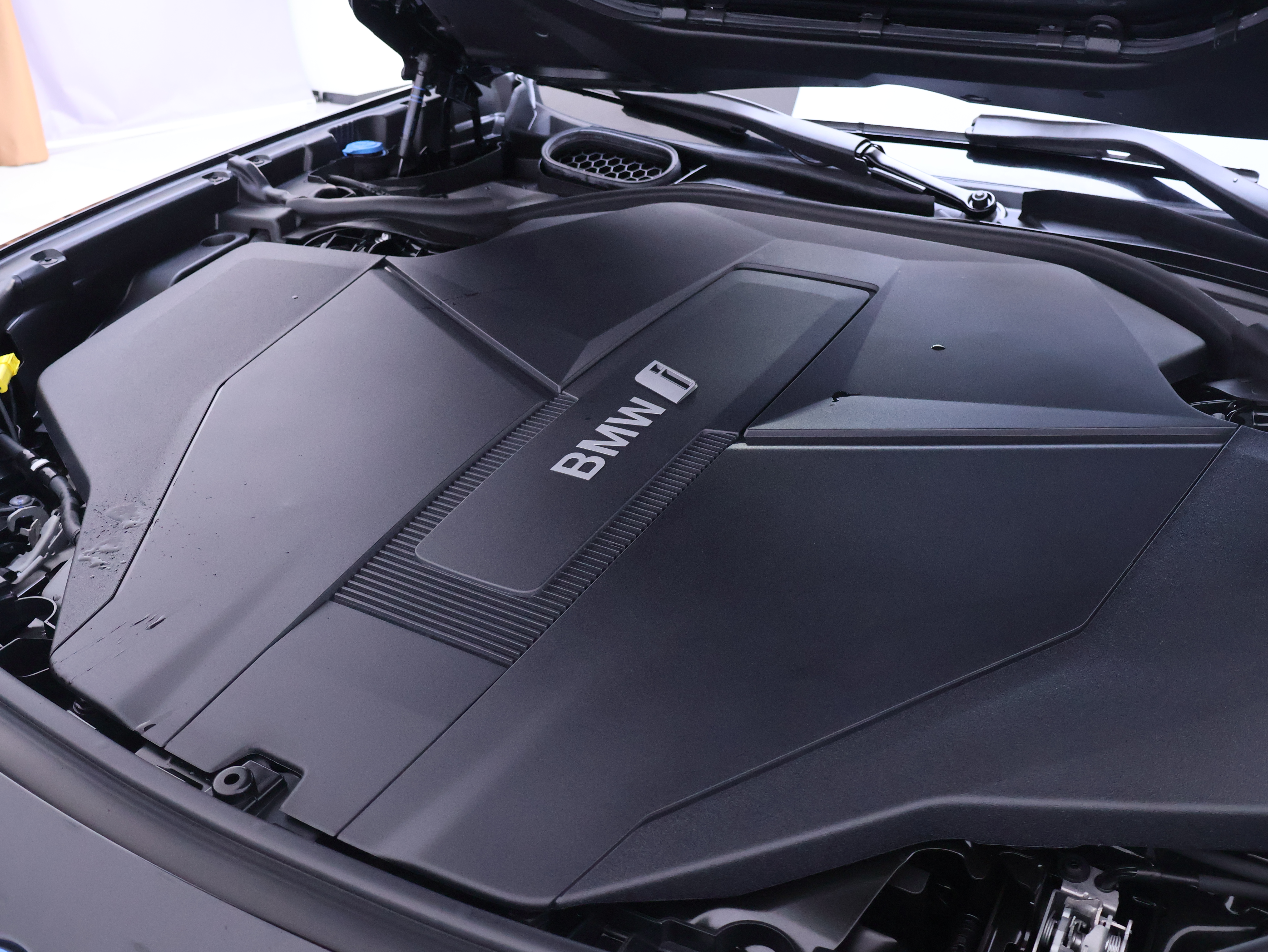 BMW i7 M70L 2024 car image #26