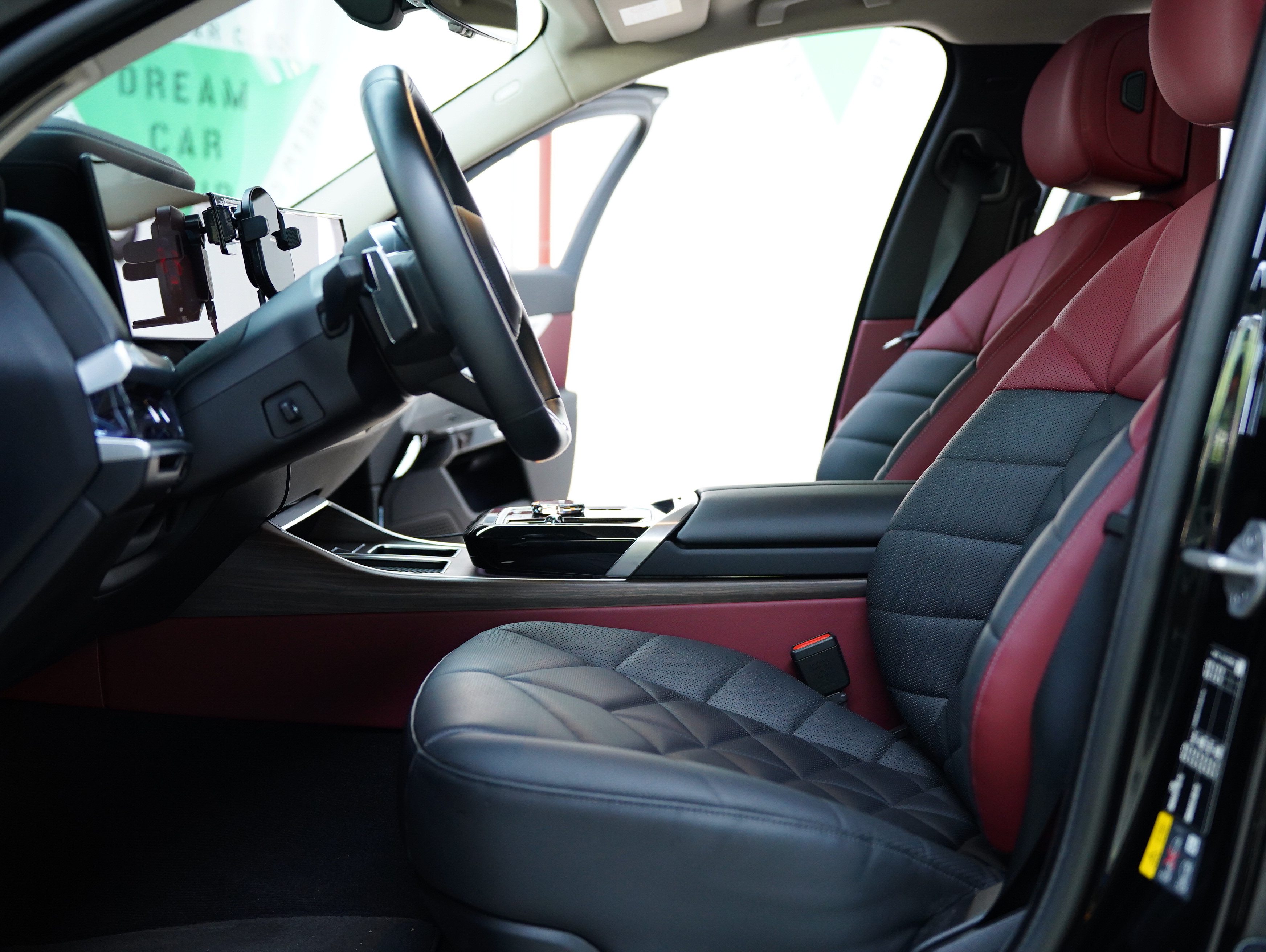 BMW i7 M70L 2023 #26 BMW i7 M70L 2023 car image #26