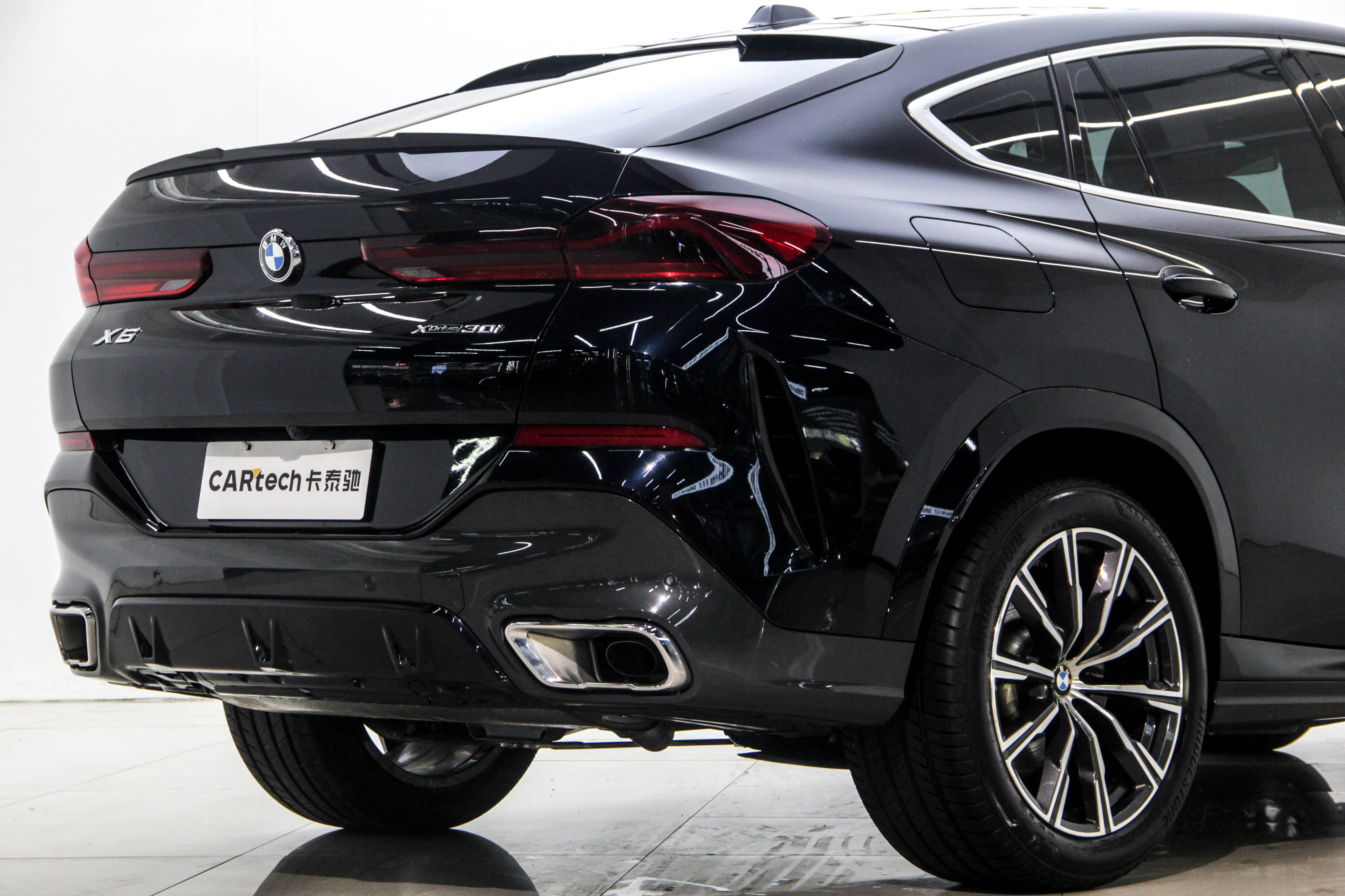 BMW X6 2023 car image #26