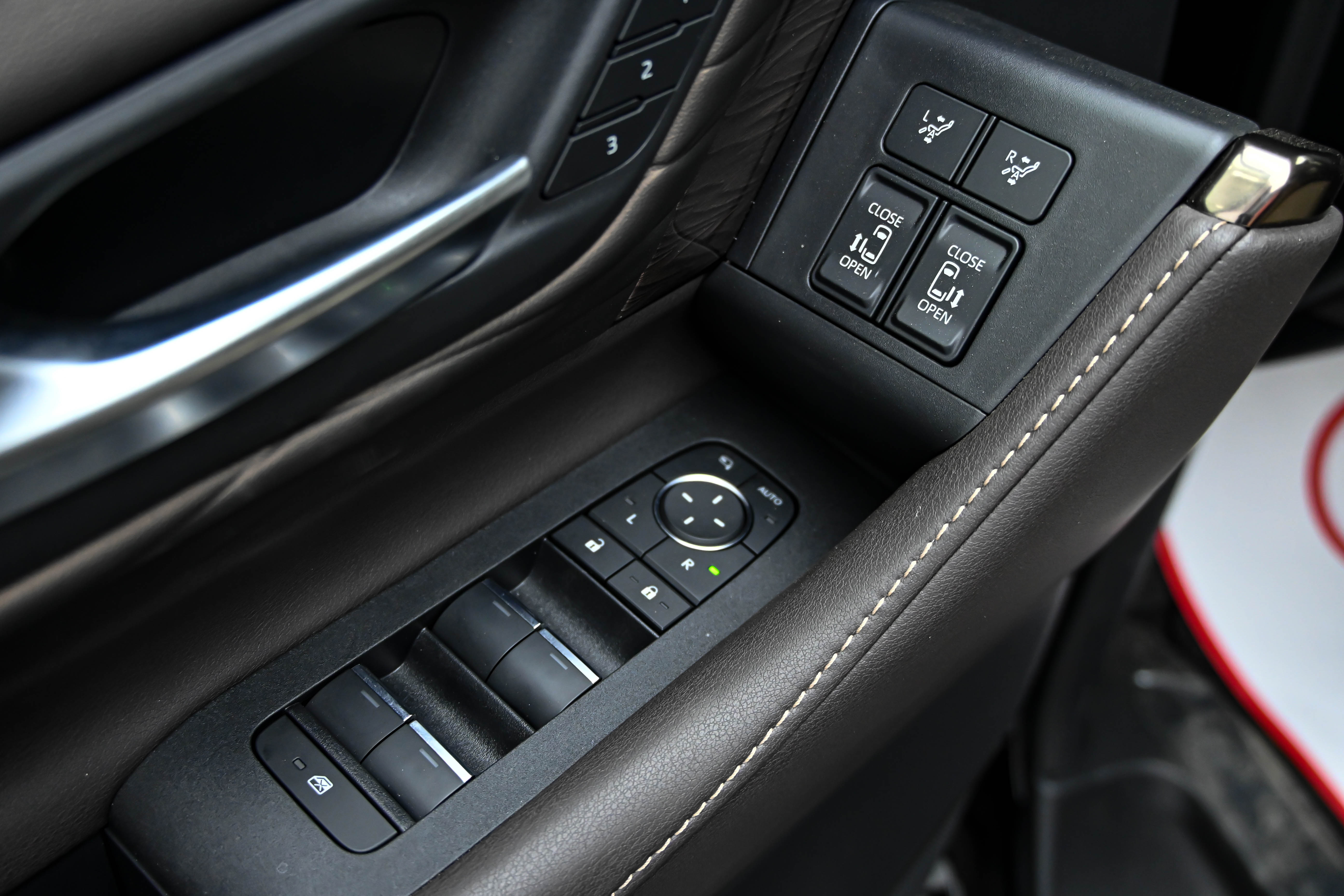 Toyota Vellfire 2026 صورة سيارة #26