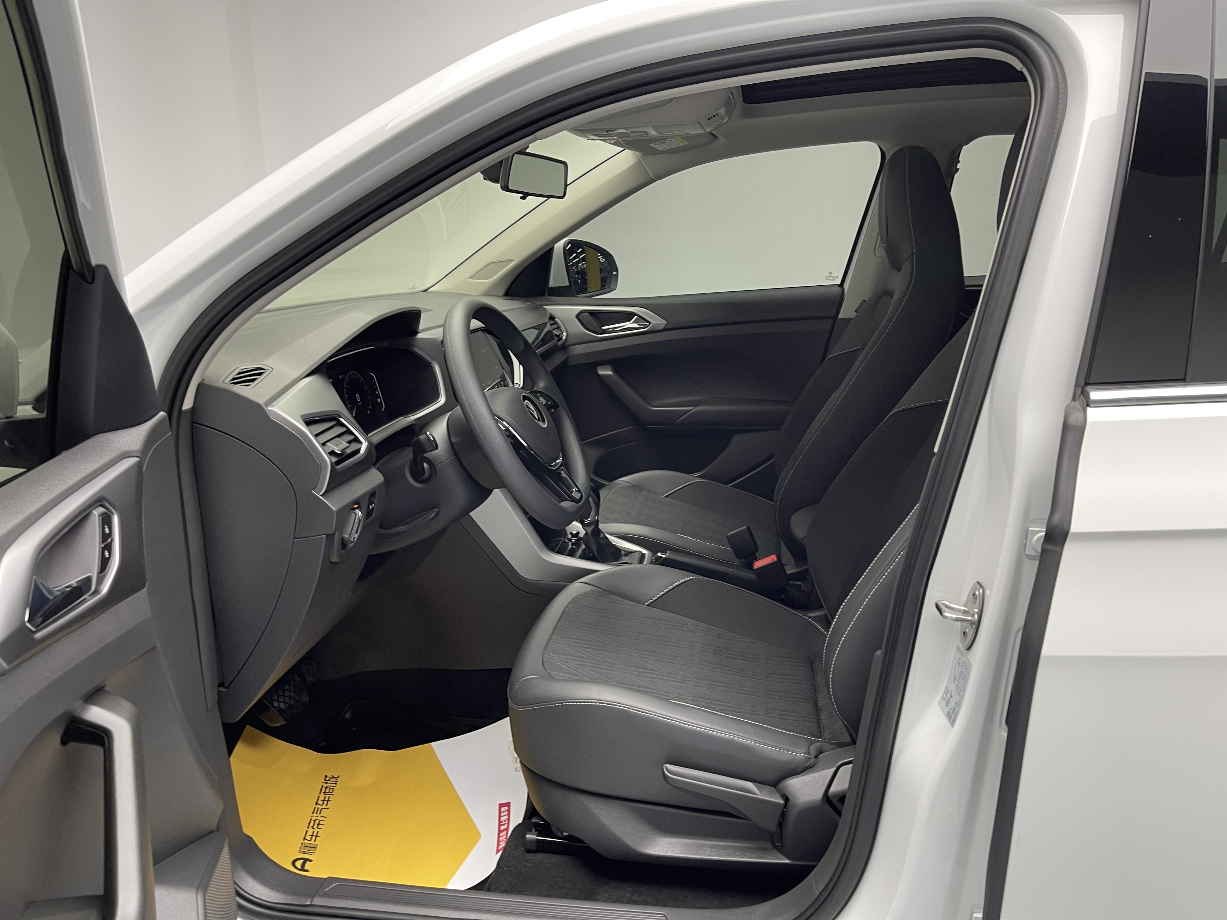 Volkswagen T-Cross 2024 #26 Volkswagen T-Cross 2024 car image #26