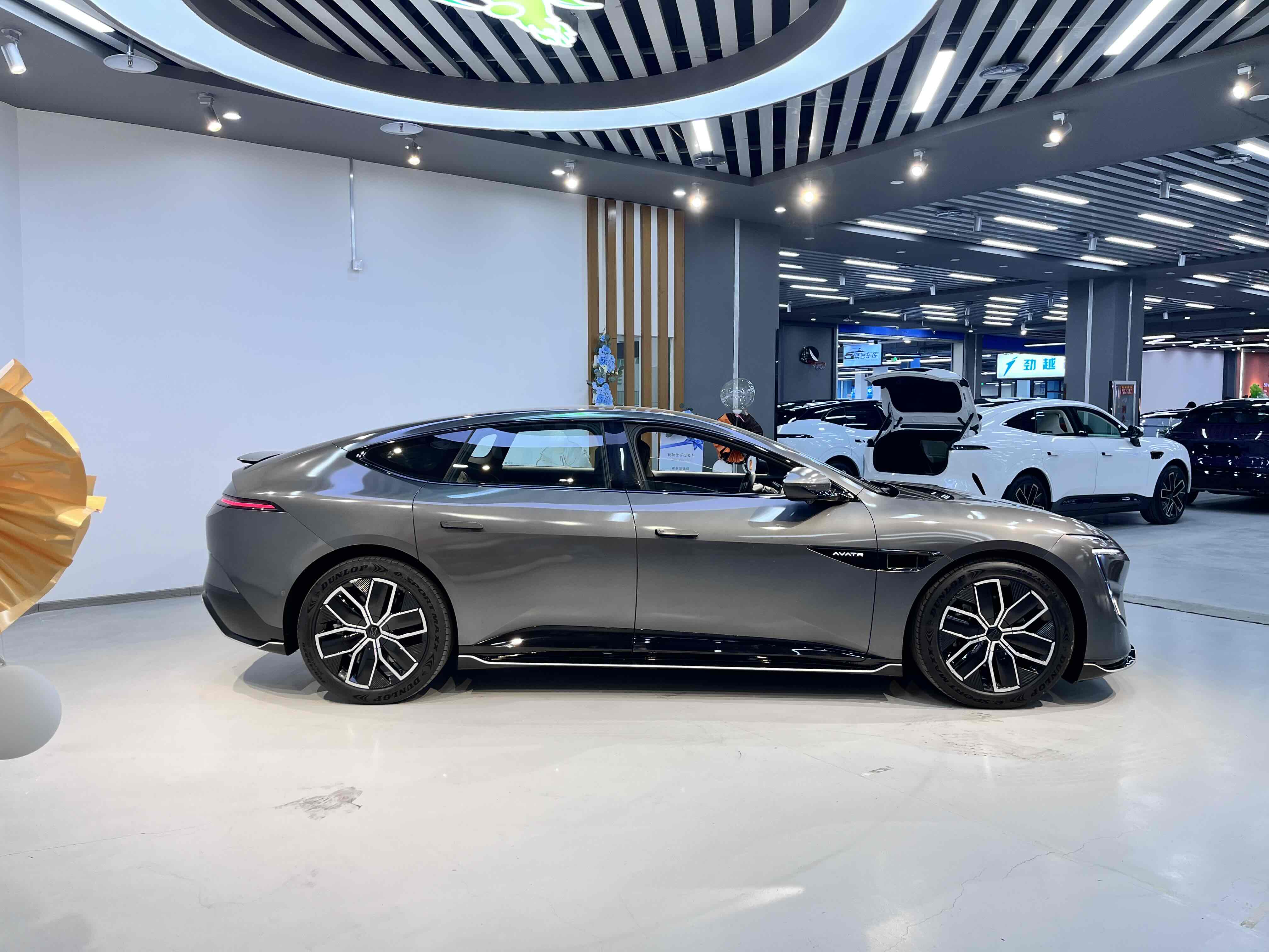 Avatr 12 2024 car image #26