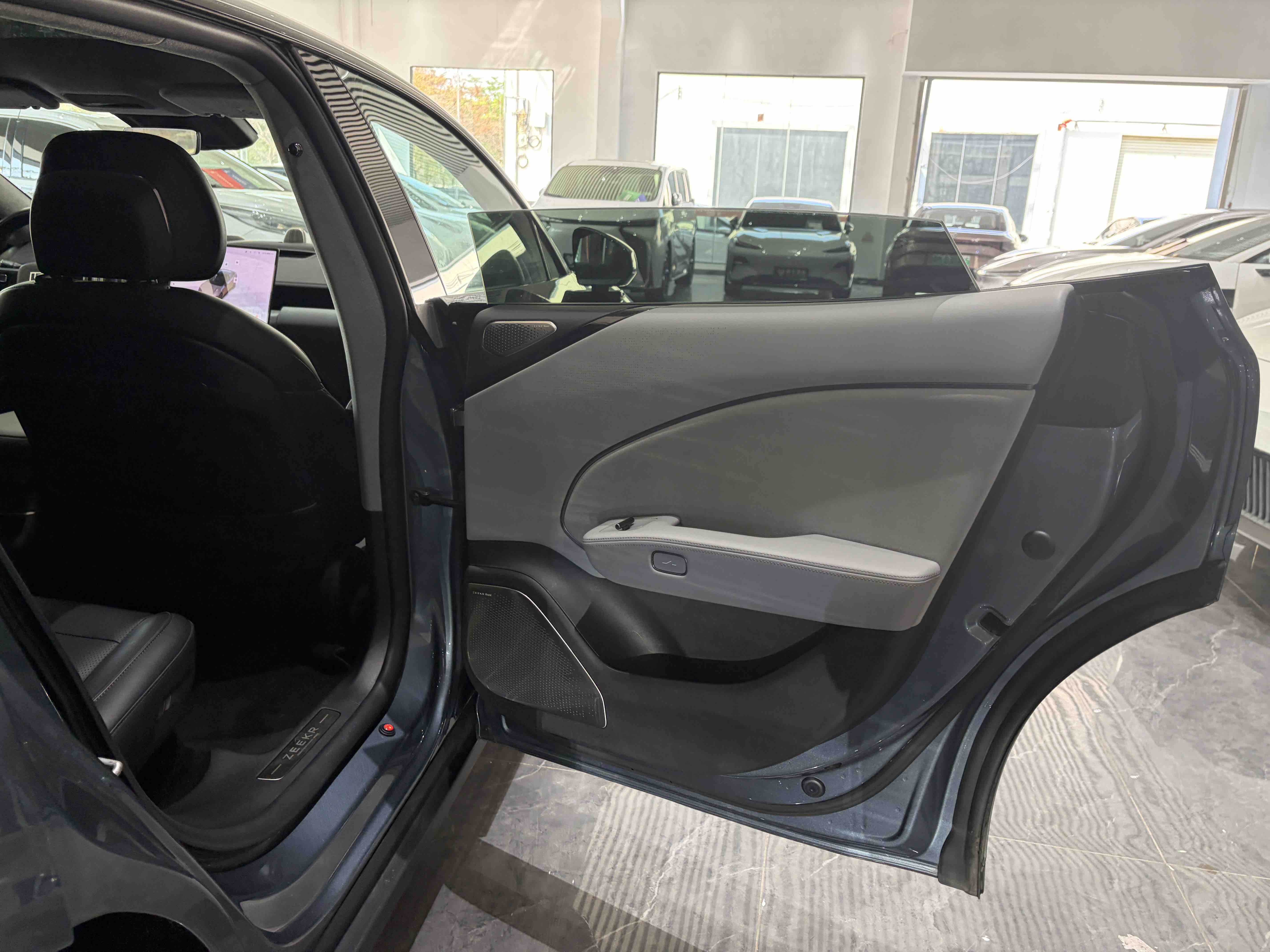 极氪 极氪007 2024 汽车图片 #26