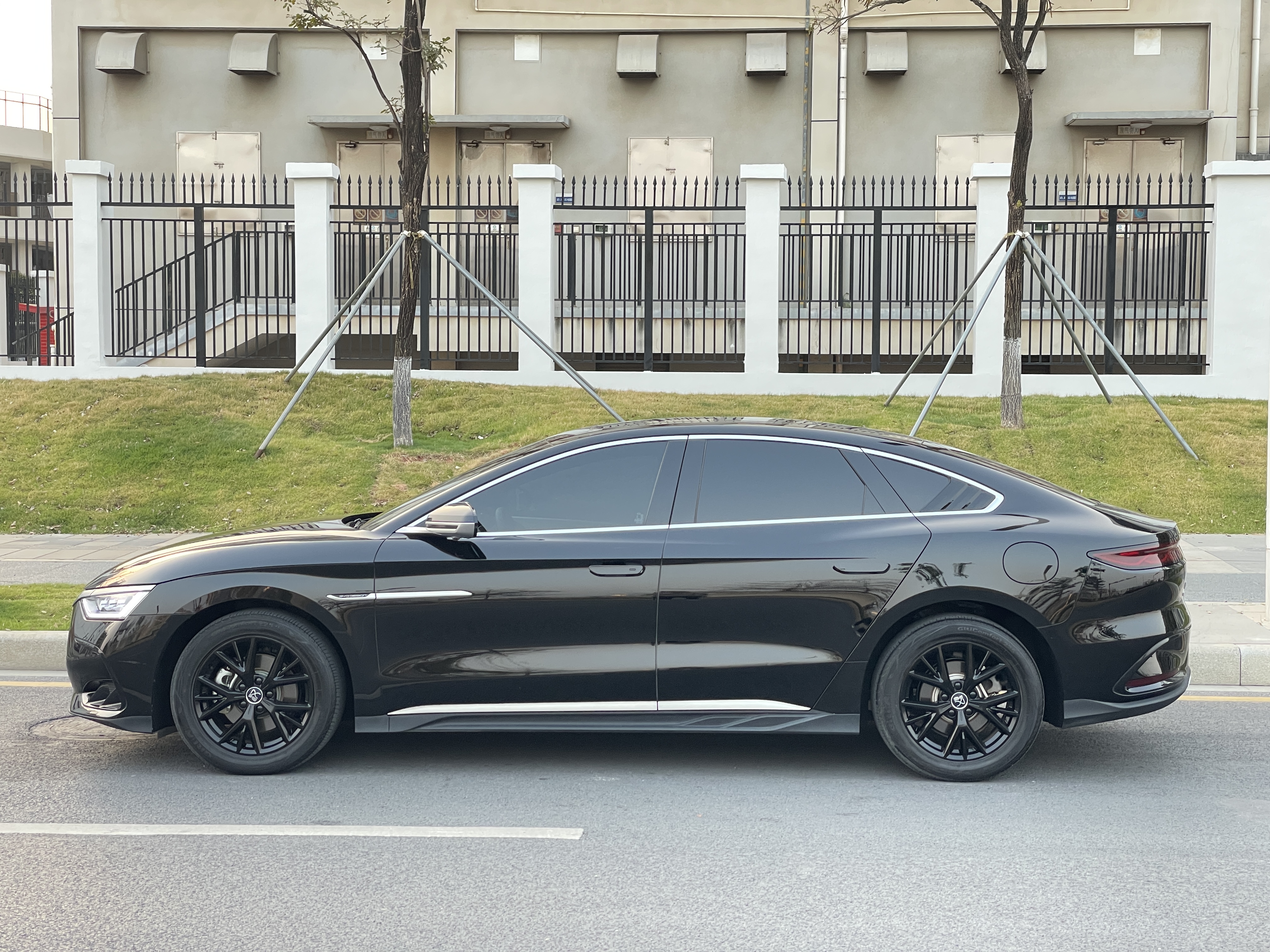 BYD Han 2024 car image #26