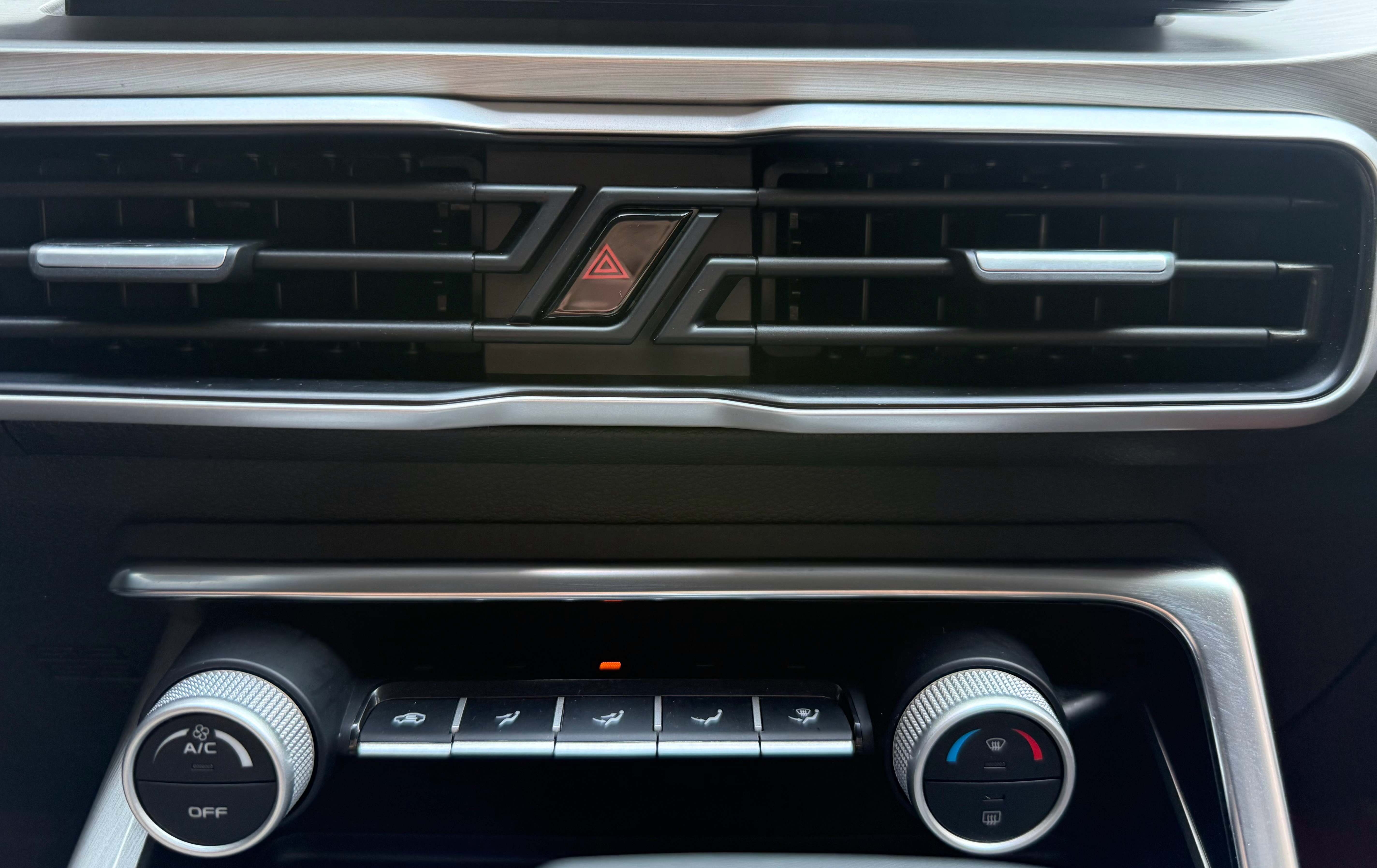 GEELY Coolray 2025 car image #26