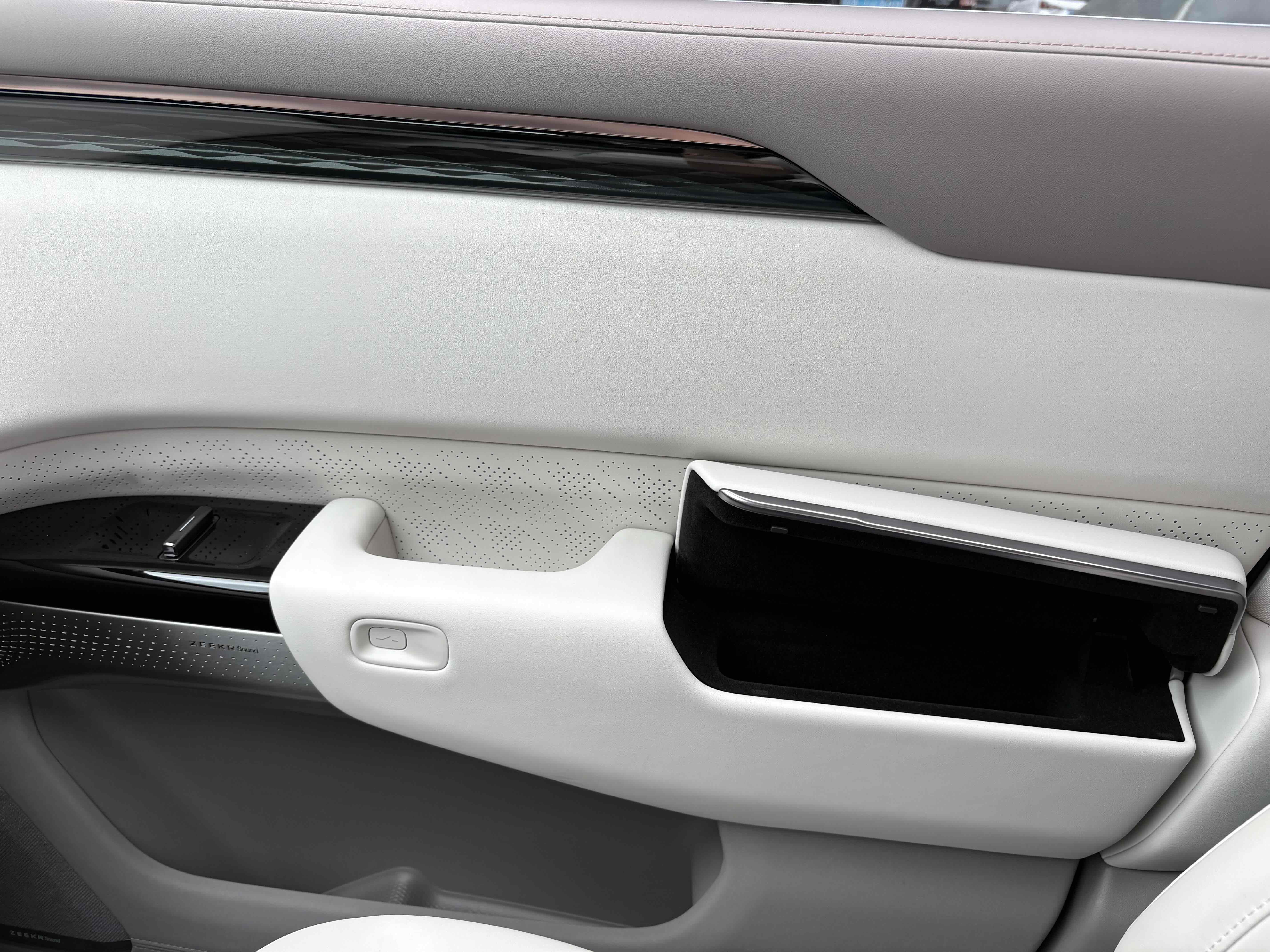 Zeekr 7X 2024 car image #26