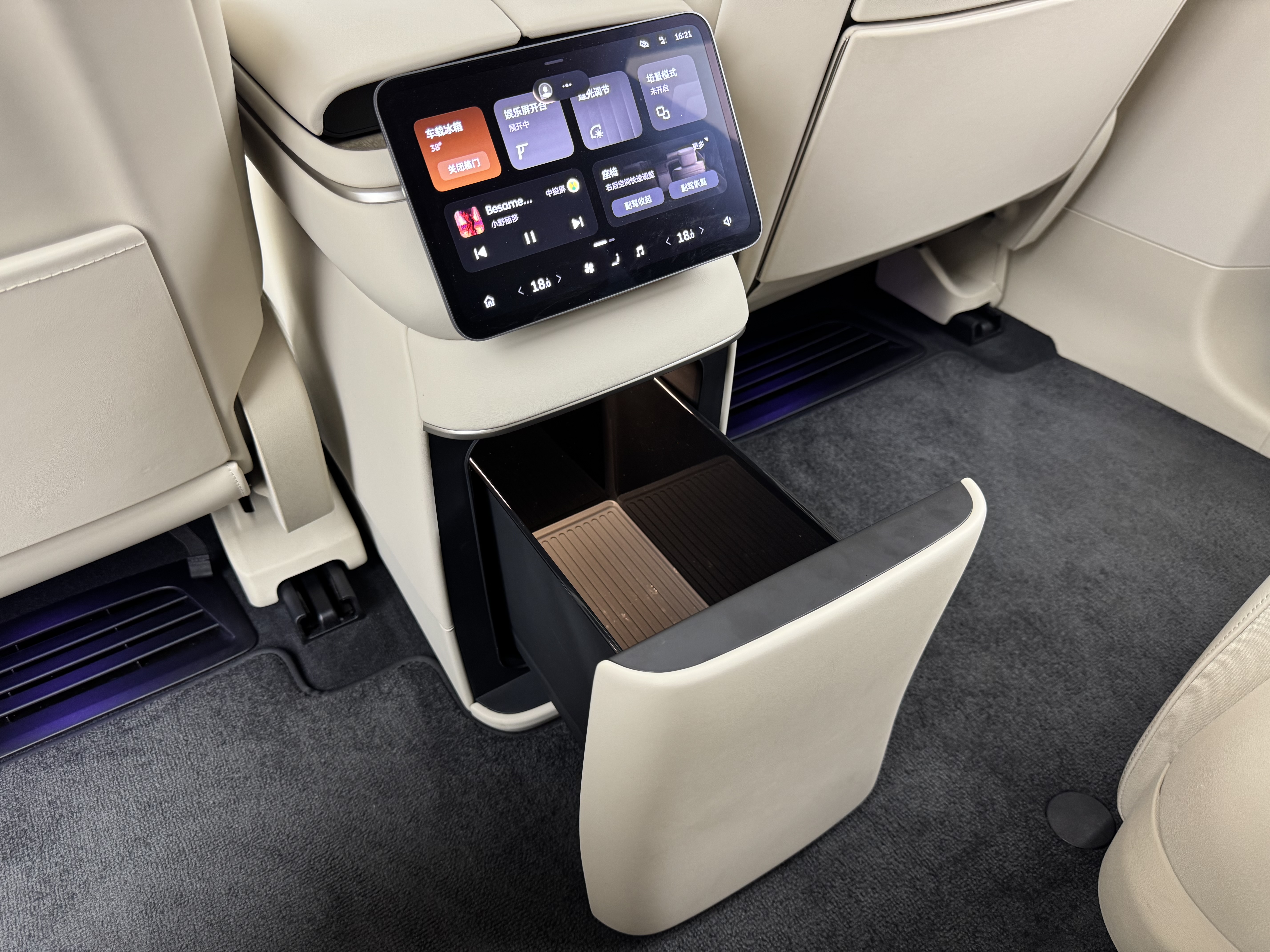 蔚来 蔚来ES8 2025 汽车图片 #26