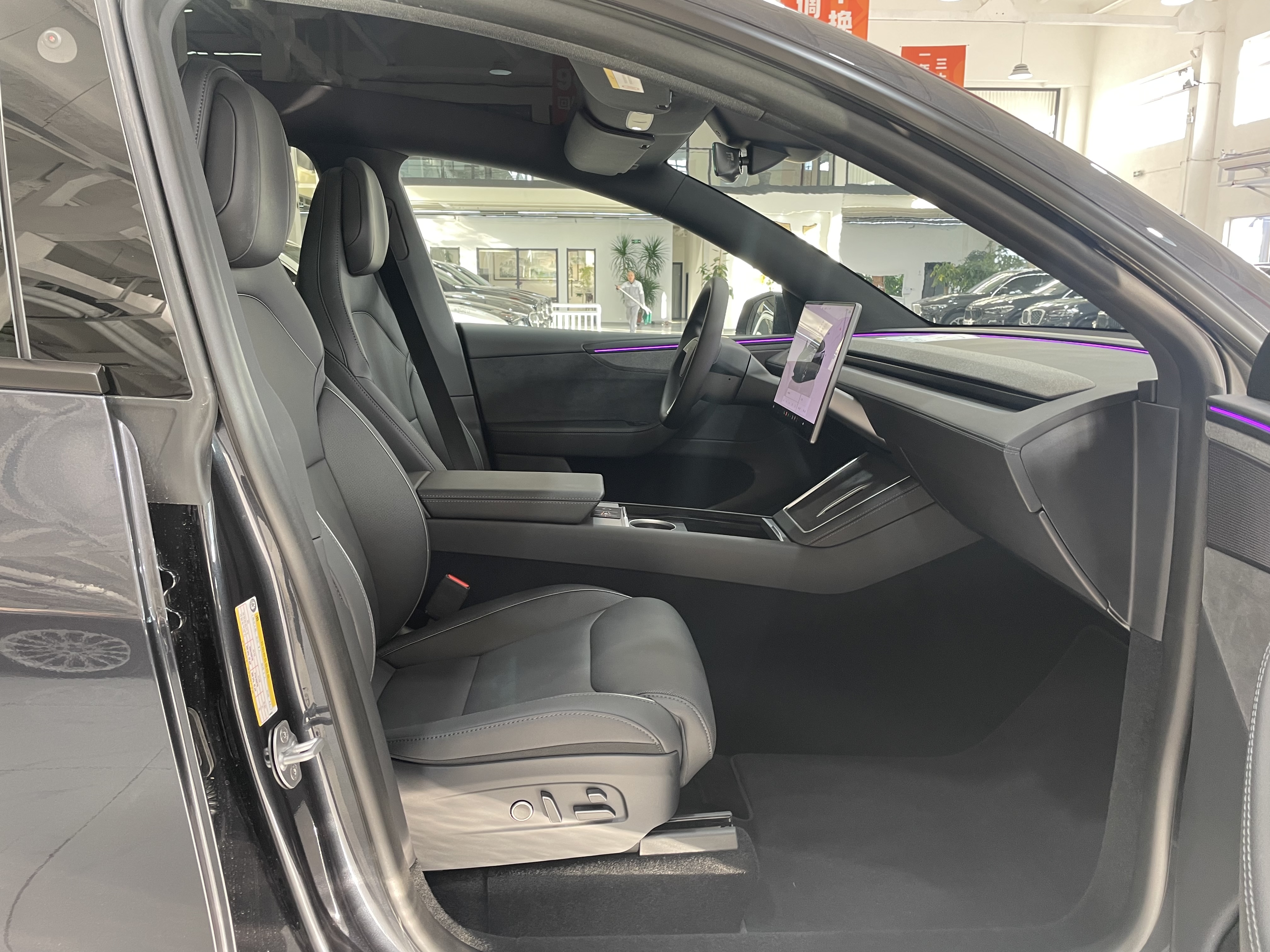 特斯拉 Model Y L 2025 汽车图片 #26