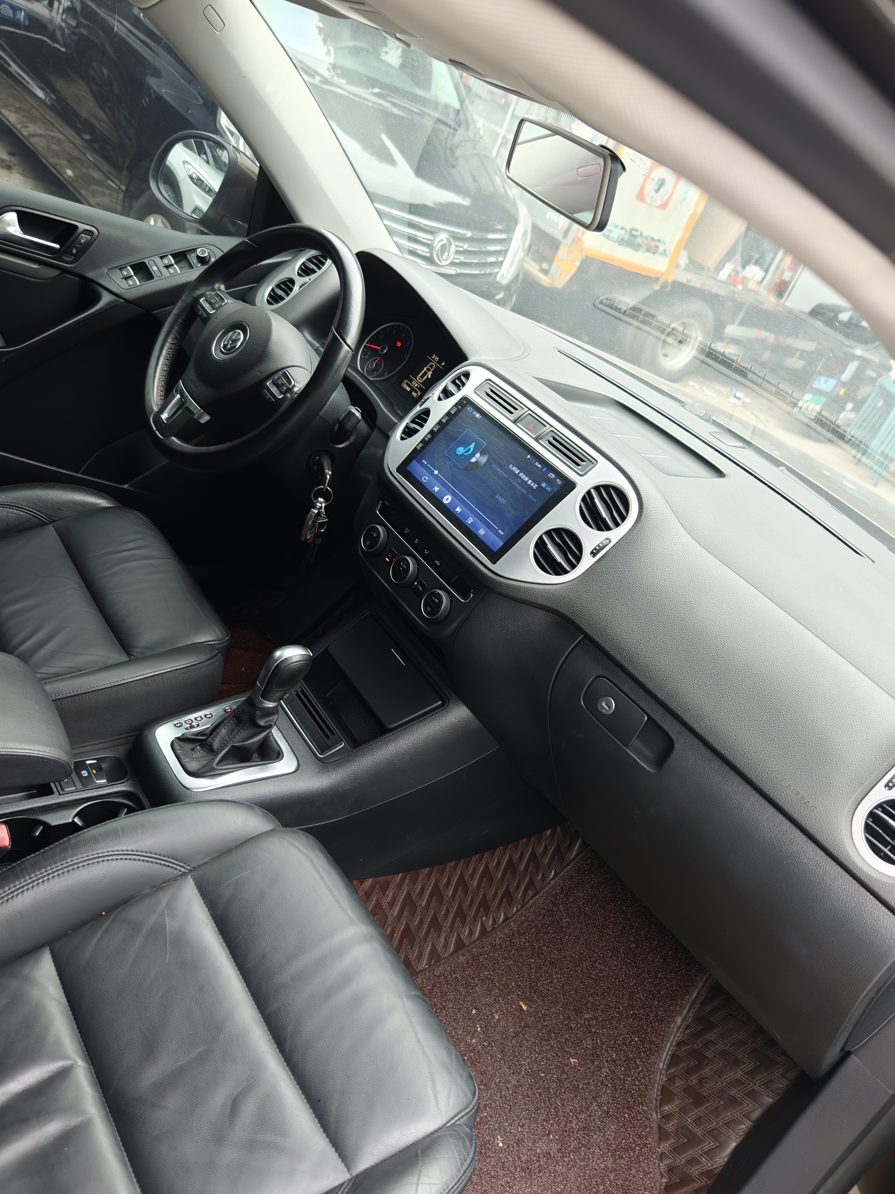 Volkswagen Tiguan 2014 car image #26