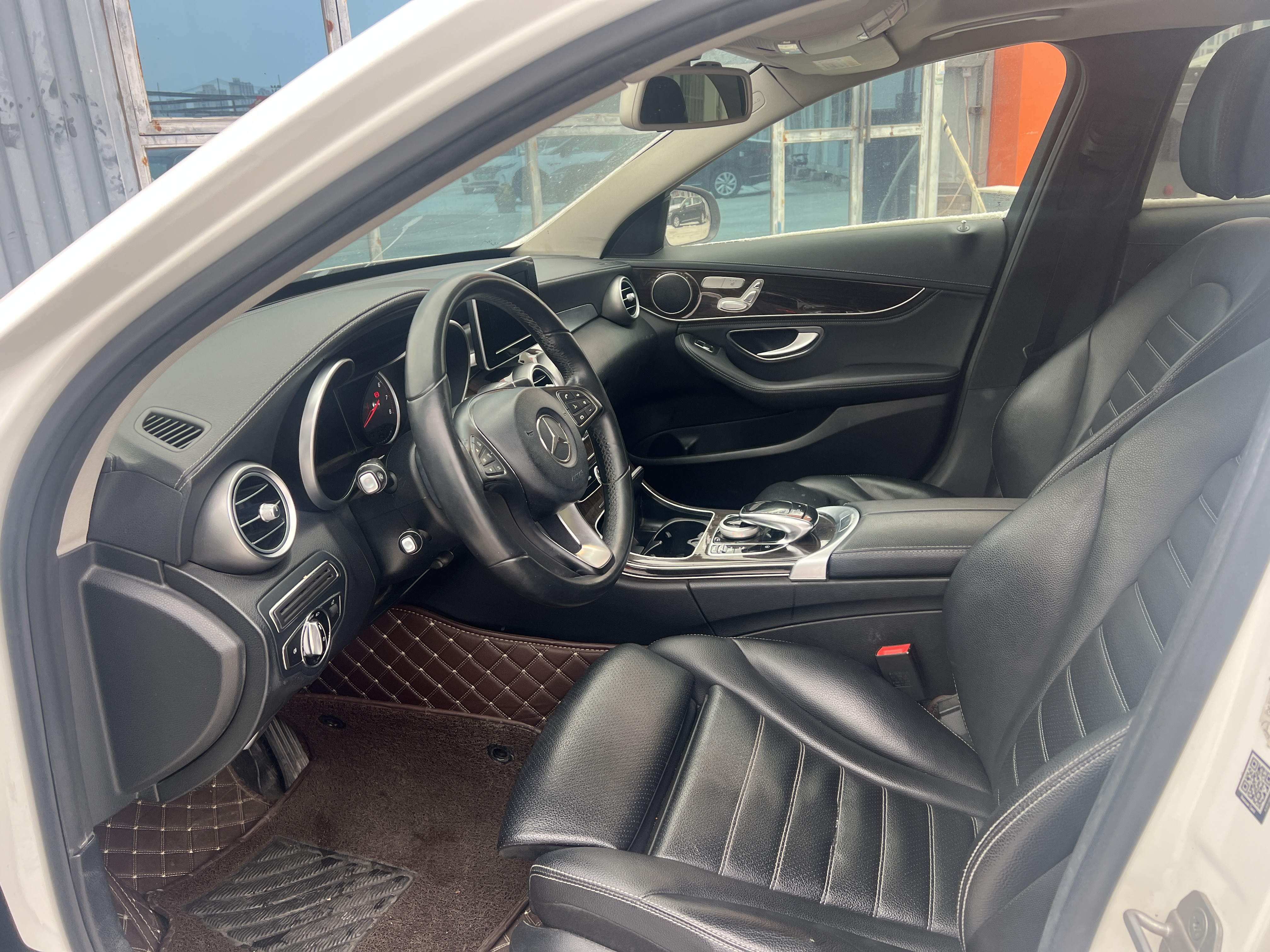 Mercedes-Benz C Class 2015 car image #26