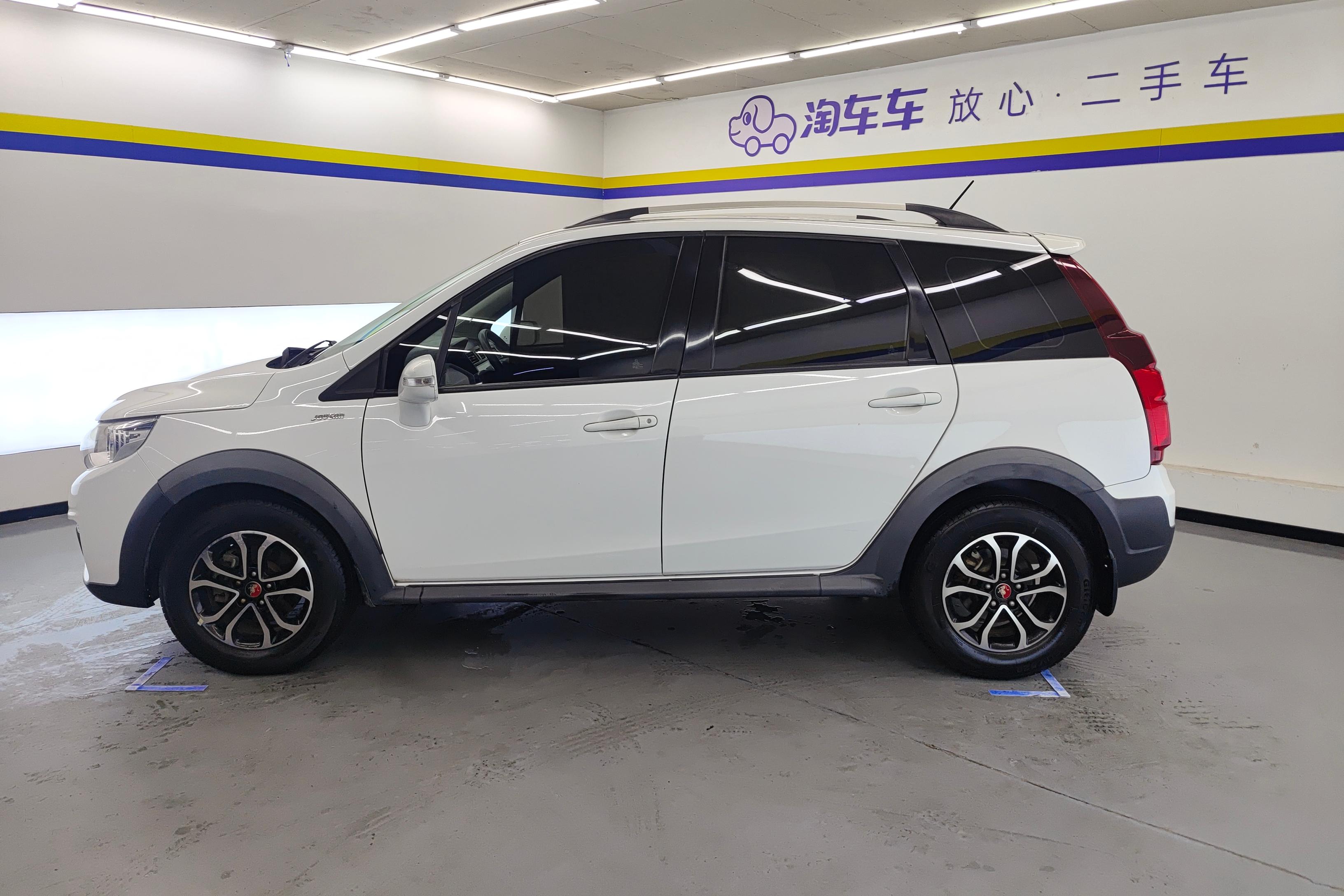 Forthing JOYEAR XV 2017 car image #26