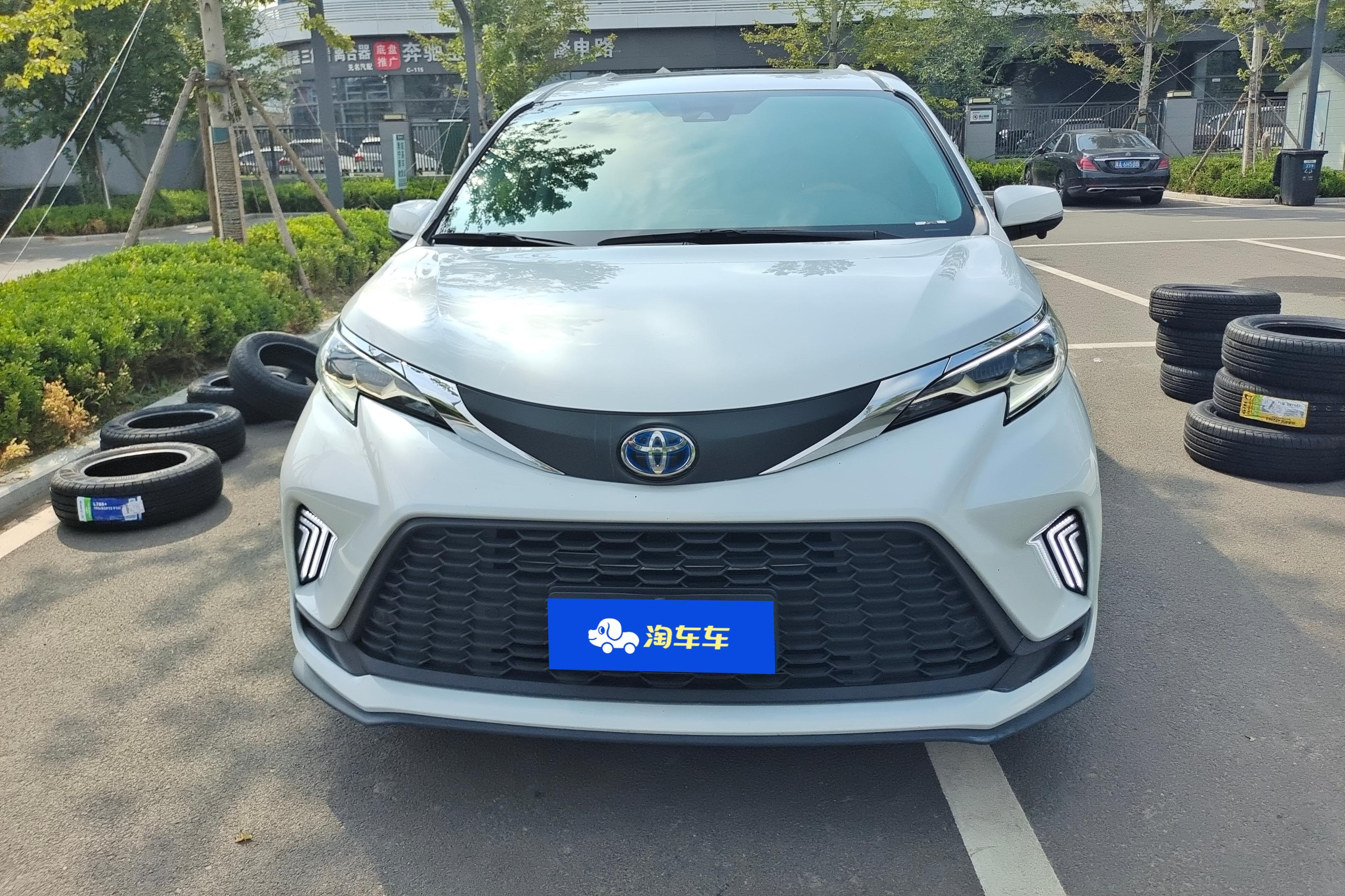 Toyota Granvia 2023 car image #26