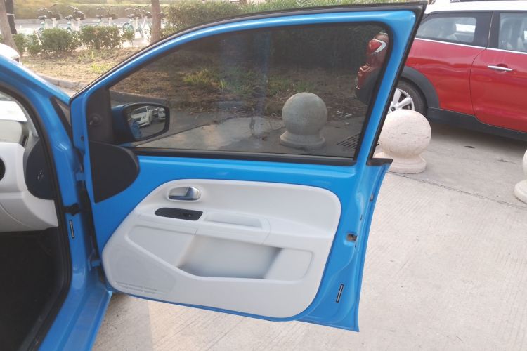 Volkswagen up! 2016 immagine di auto #26