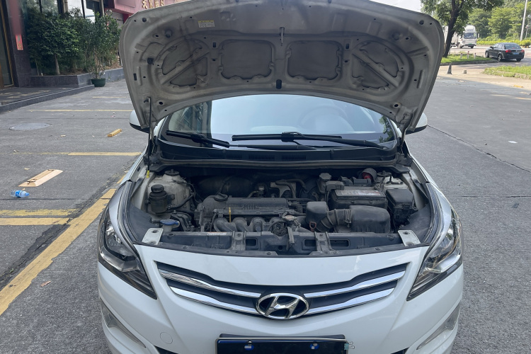 Hyundai Reina 2016 car image #26