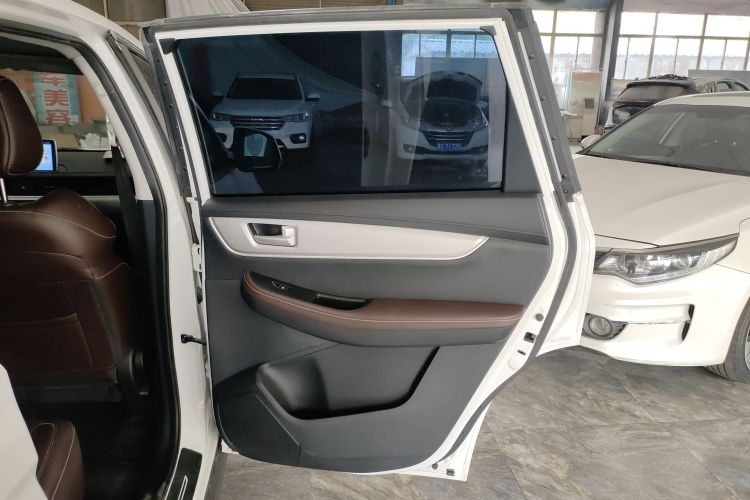 T5 2023 car image #26