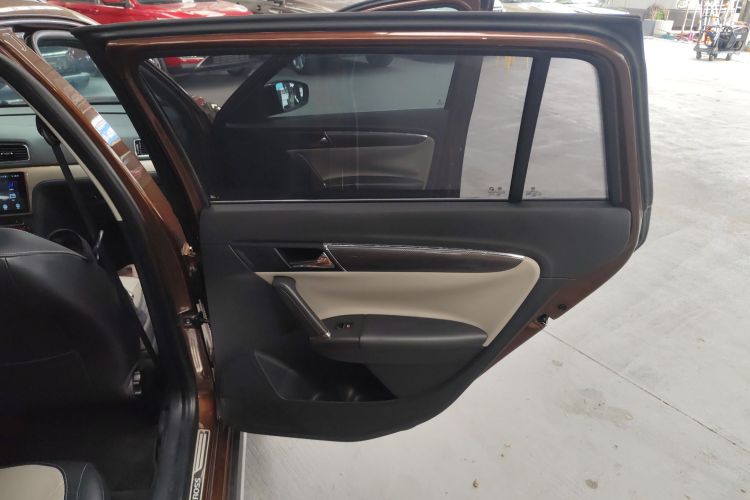 Volkswagen Cross Lavida 2017 صورة سيارة #26