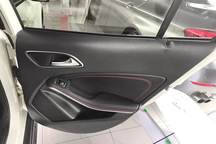 Mercedes-Benz GLA AMG 2019 car image #26