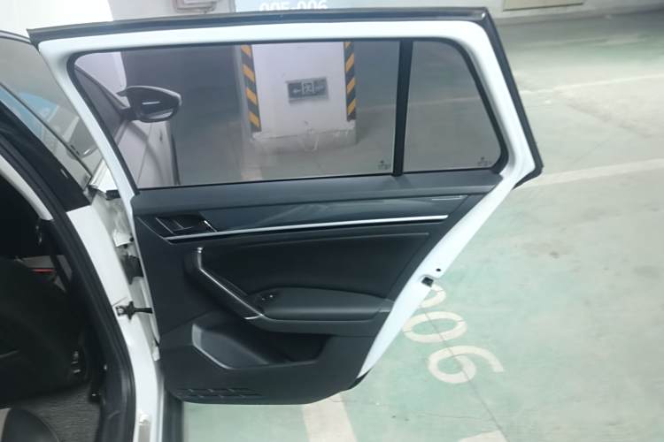 Volkswagen C-Trek 2018 immagine di auto #26