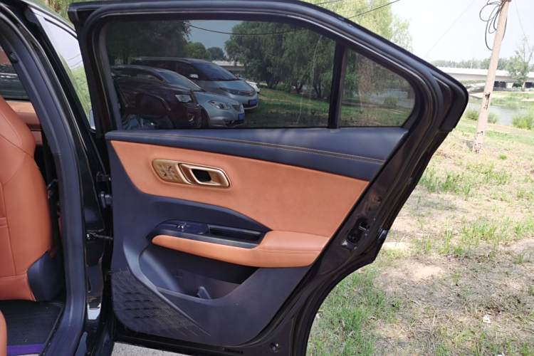 哪吒汽车 哪吒X 2024 汽车图片 #26