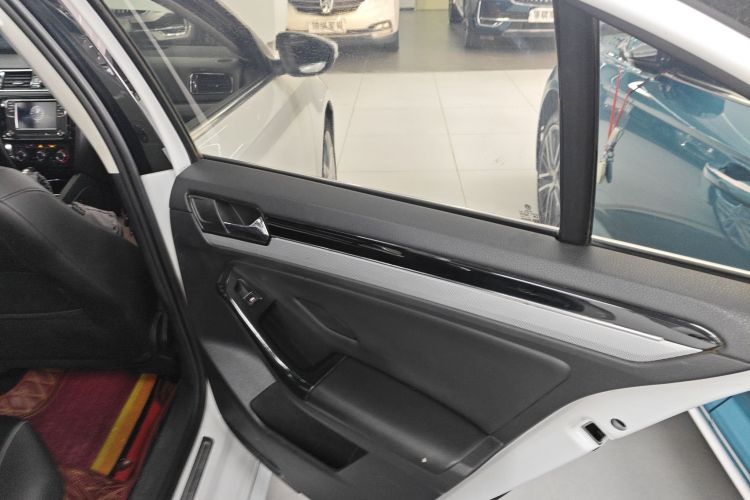 Volkswagen Sagitar 2019 immagine di auto #26