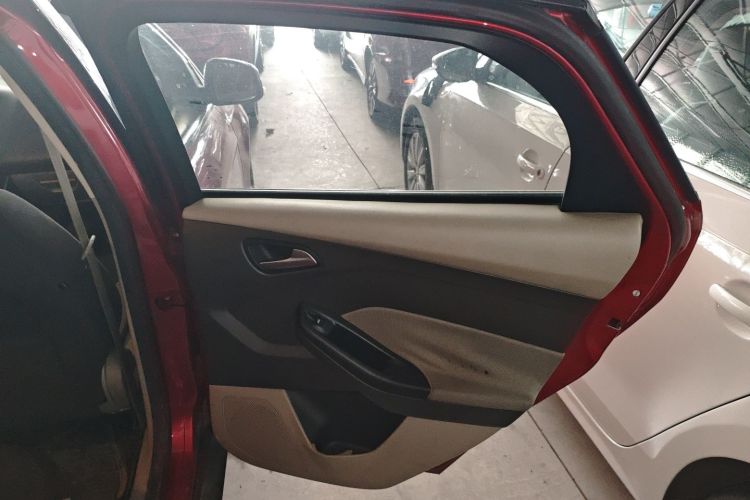 Ford Focus (Imported) 2014 #26 Ford Focus (Imported) 2014 صورة سيارة #26