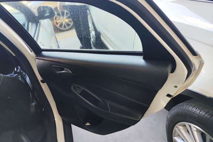 Ford Focus (Imported) 2014 car image #26