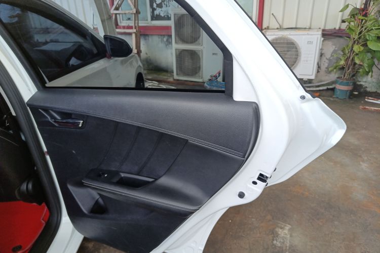 BYD e3 2022 car image #26