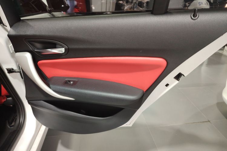 BMW 1 Series (Imported) 2019 #26 BMW 1 Series (Imported) 2019 car image #26