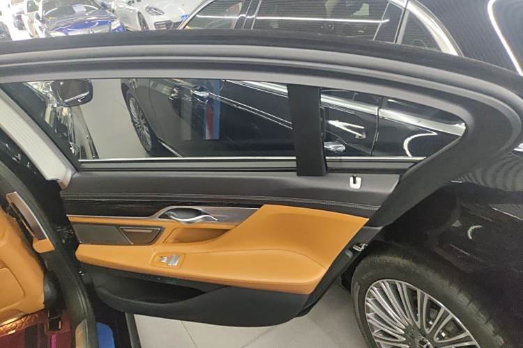 BMW M760Le 2021 #26 BMW M760Le 2021 car image #26