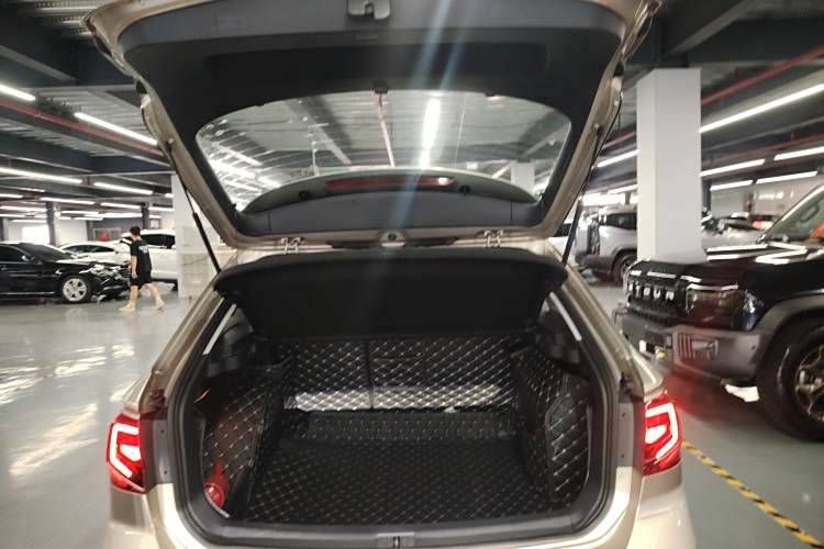 Volkswagen C-Trek 2018 immagine di auto #26