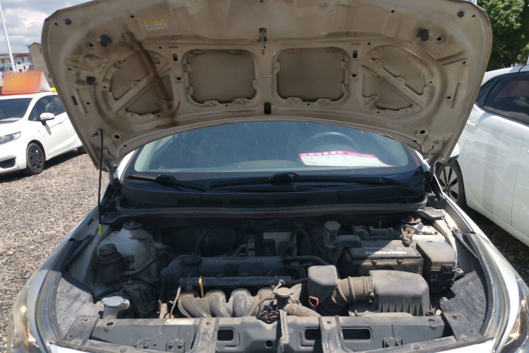 Hyundai Reina Hatchback 2015 car image #26