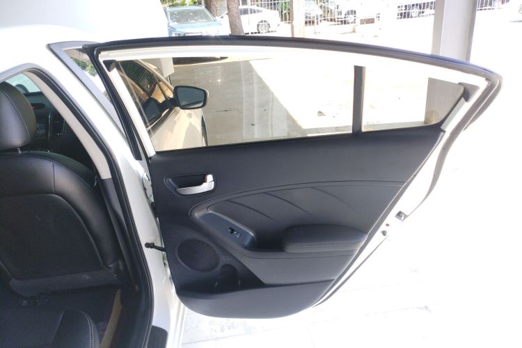 Kia K3 2017 #26 Kia K3 2017 car image #26