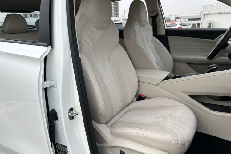 Roewe D5X DMH 2025 imagem de carro #26