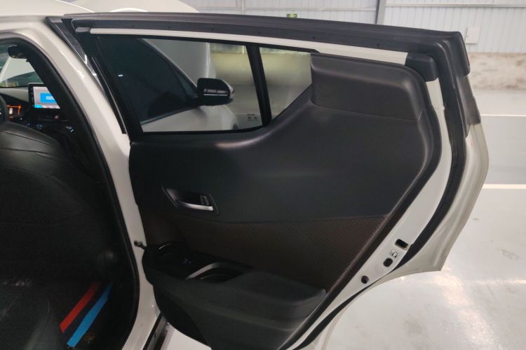 Toyota C-HR EV 2020 immagine di auto #26