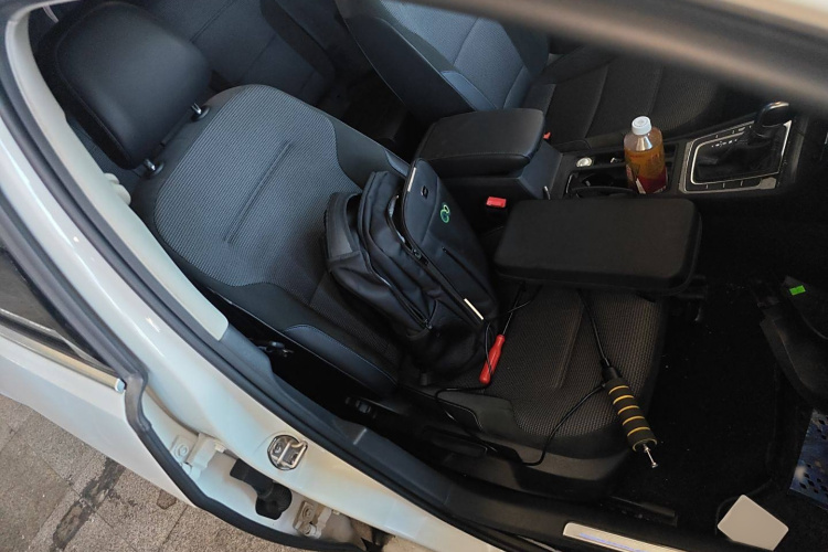 Volkswagen Golf Pure Electric 2020 car image #26