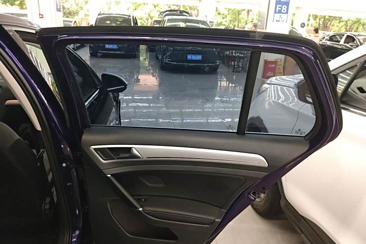 Volkswagen Golf Pure Electric 2020 image de voiture #26