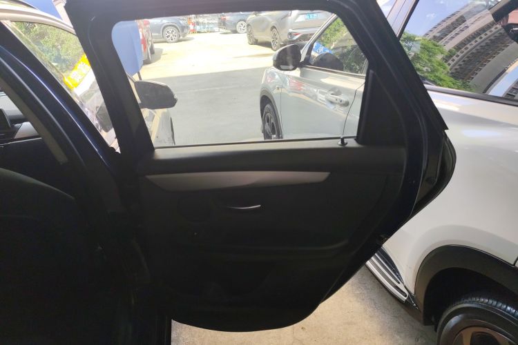 BMW 2 Series Tourer 2017 imagem de carro #26