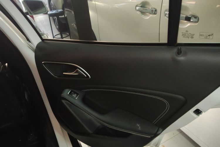 Mercedes-Benz GLA Class 2015 car image #26