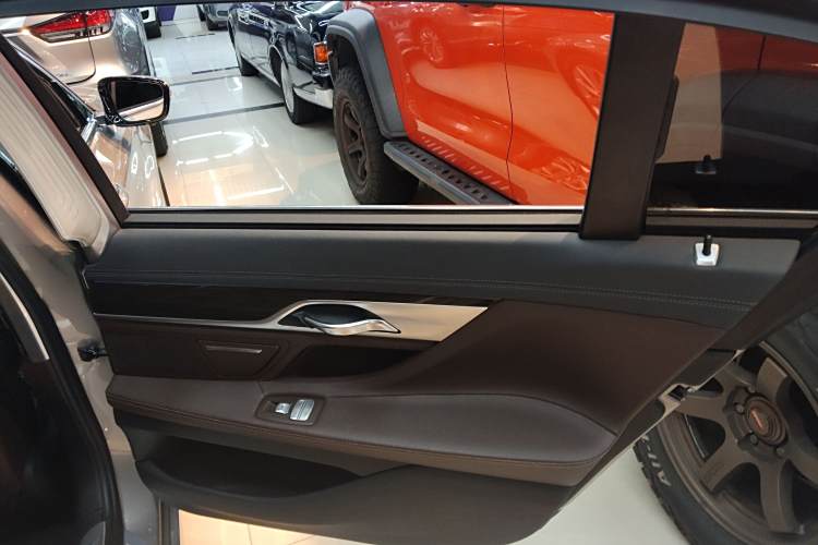 BMW M760Le 2017 #26 BMW M760Le 2017 car image #26