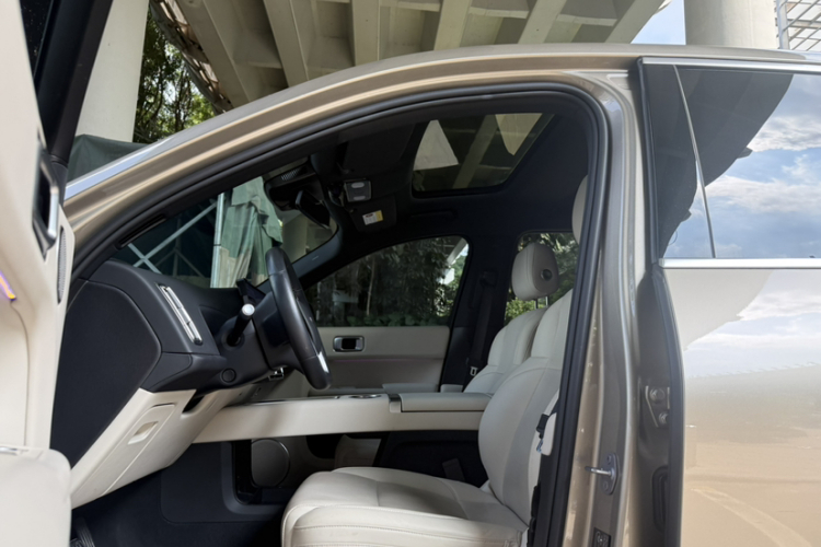 Li L8 2023 изображение автомобиля #26