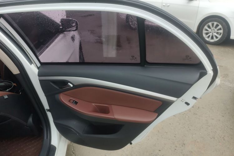 BYD G5 2017 #26 BYD G5 2017 car image #26