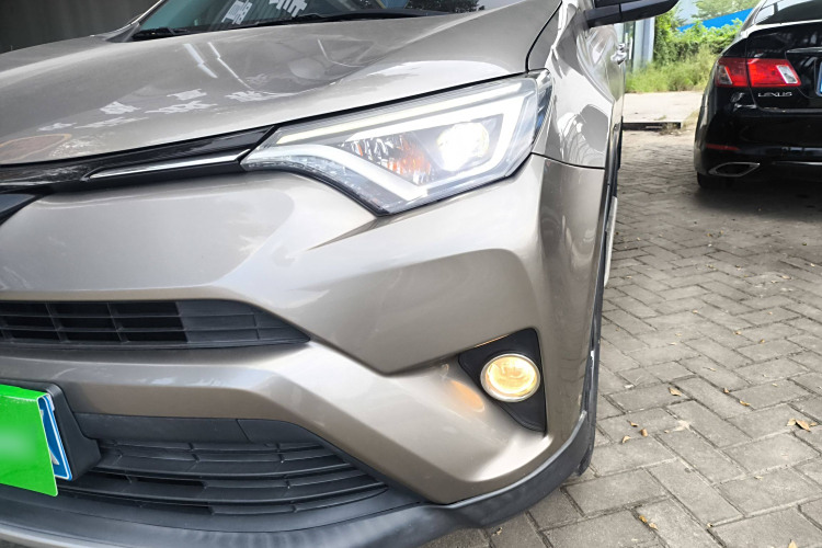 Toyota RAV4 (Imported) 2018 #26 Toyota RAV4 (Imported) 2018 immagine di auto #26